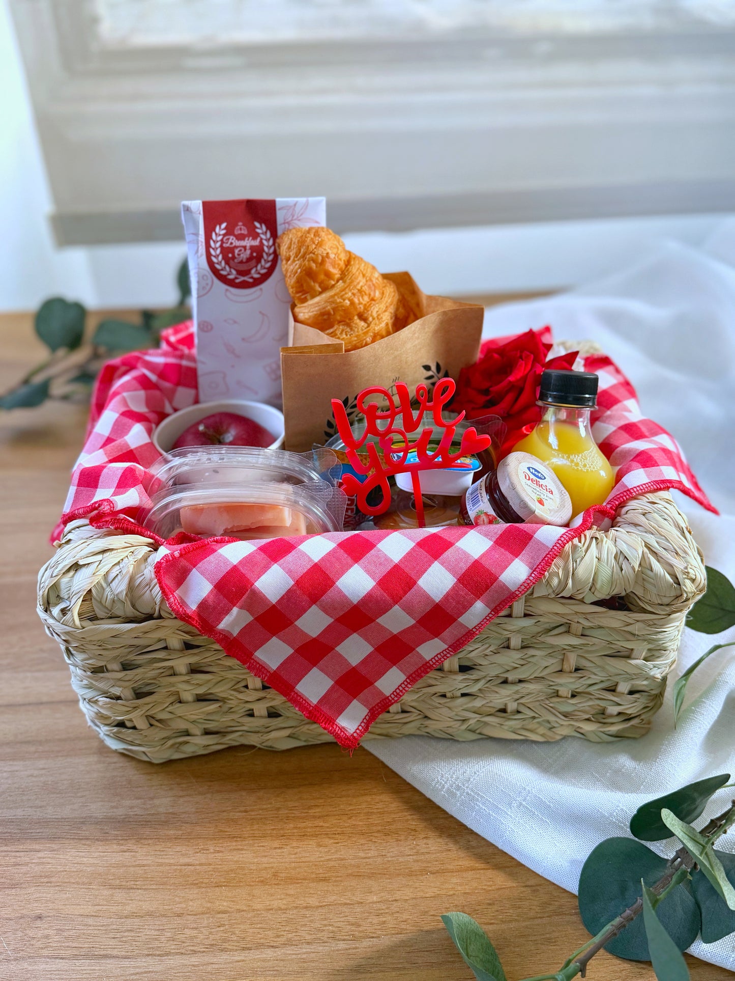Breakfast Basket & Vase Flowers