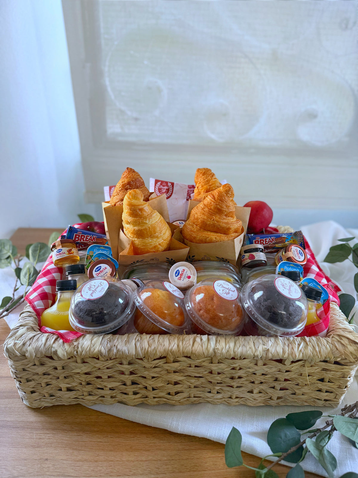 Family Basic Breakfast in a Basket