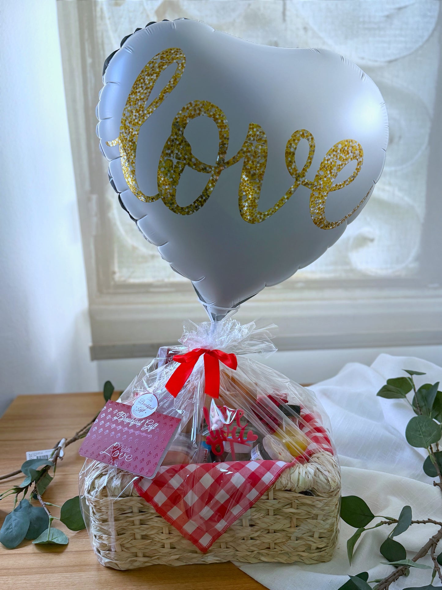 Breakfast Basket & Vase Flowers