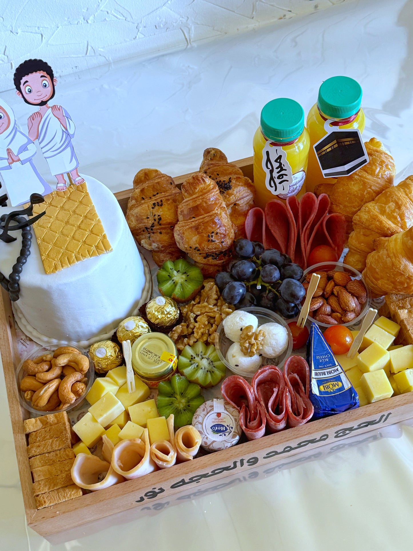 Haji Couple Breakfast with Fondant Cake