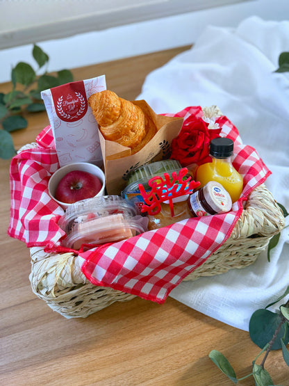 Breakfast Basket & Vase Flowers