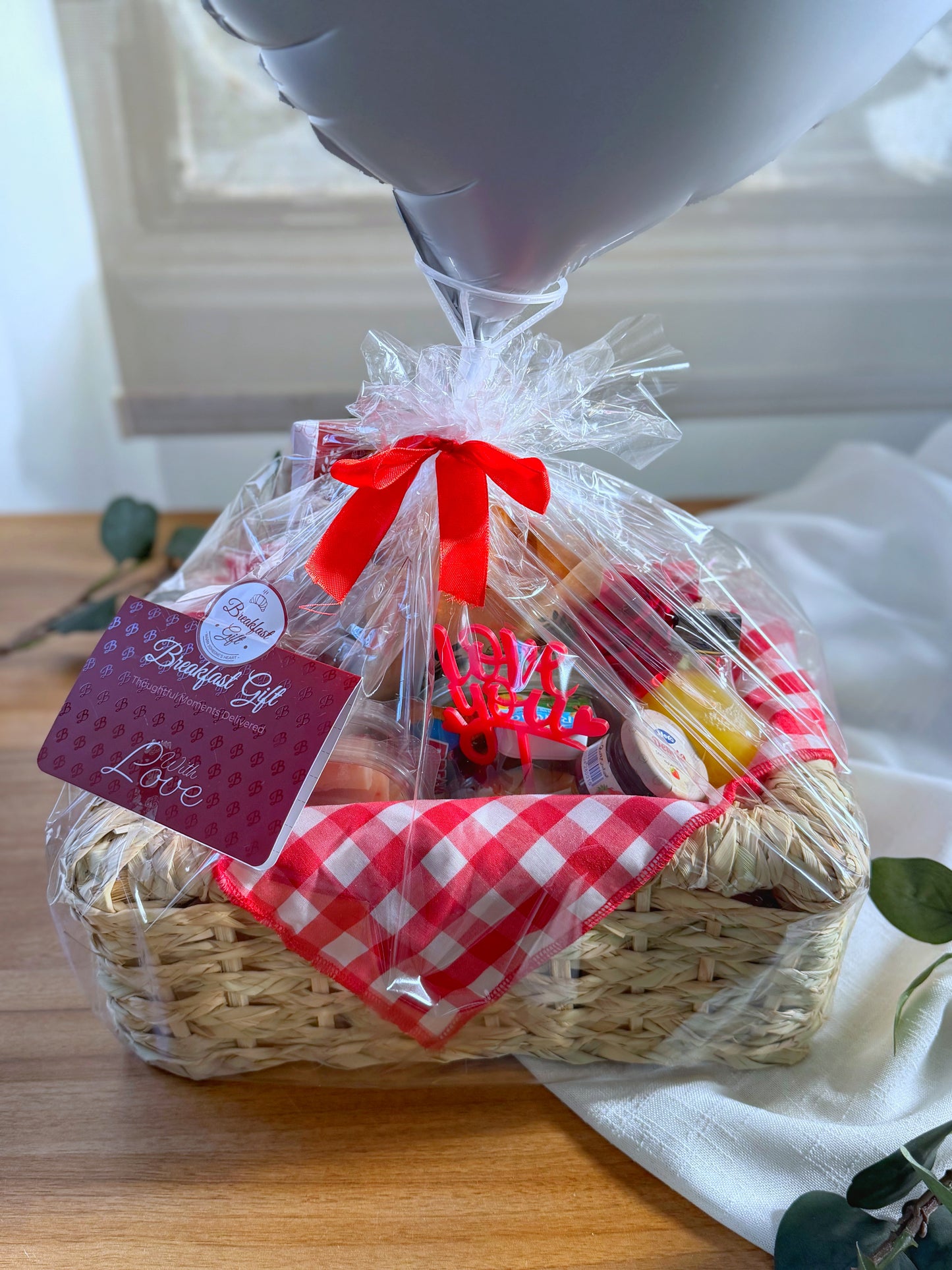 Breakfast Basket & Vase Flowers