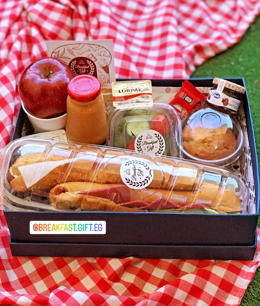Breakfast with sandwiches in a box